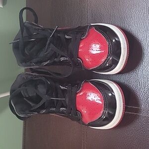 Retro red and black Jordan 1 excellent condition visibly worn